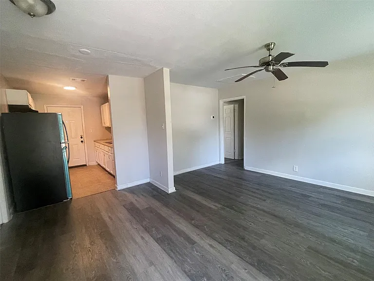 10509 Fairland Dr — Photo 2