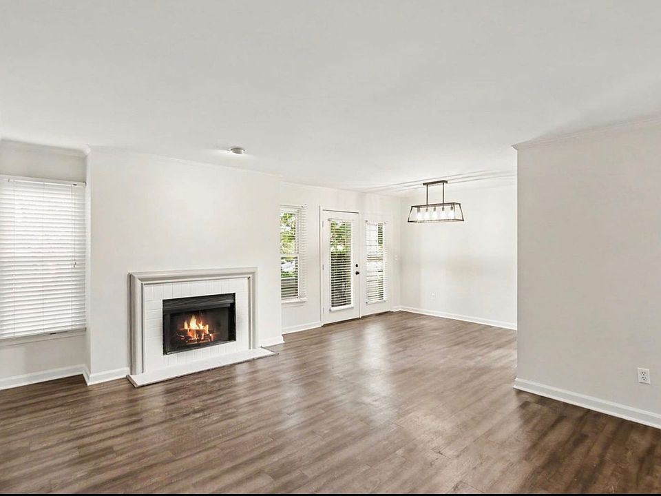 1st image of 213 Hillsboro Pl