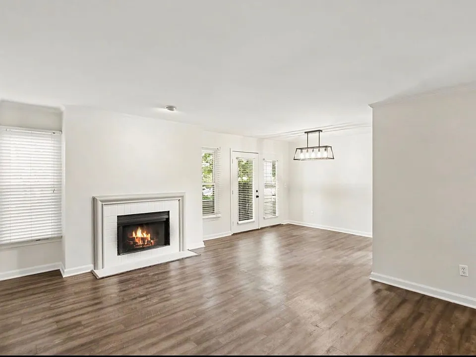213 Hillsboro Pl