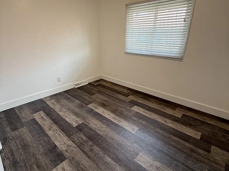 4718 Diana Dr — Photo 10