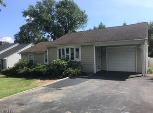 7 Hillcrest Pl, North Caldwell, NJ 07006