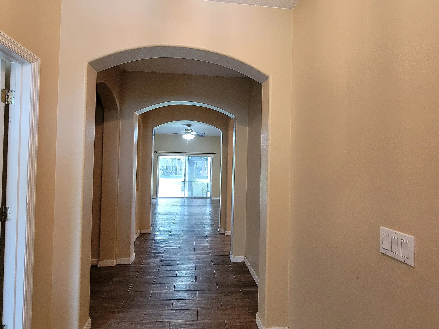 4 bed, 2130 sqft, $2,500 — Photo 2