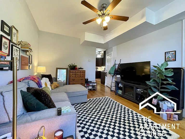 3611 W Wolfram St #2 — Photo 4