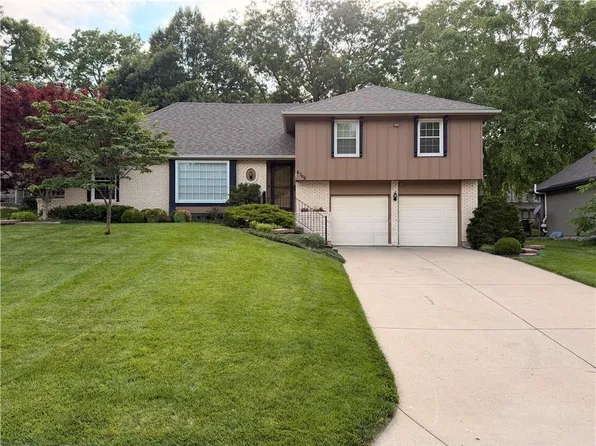 8708 Woodward St, Overland Park, KS 66212