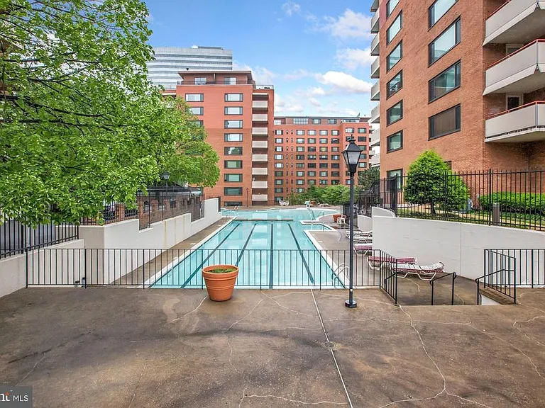 1021 Arlington Blvd #1130 — Photo 31