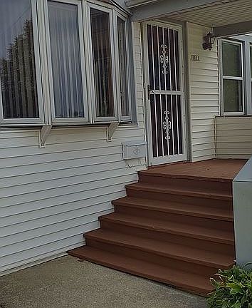 2nd image of 4225 Grace St