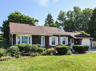 20 E Briarwood Dr, Streamwood, IL 60107