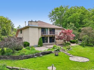 1191 Hunters Ln, Libertyville, IL 60048