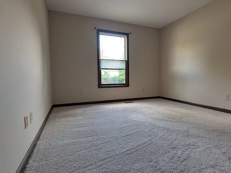 210 Wells Fargo Dr — Photo 23