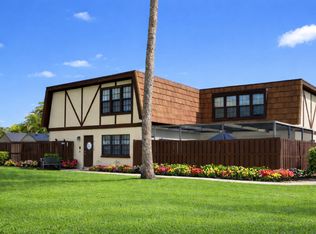 107 Weybridge Cir APT D, Royal Palm Beach, FL 33411