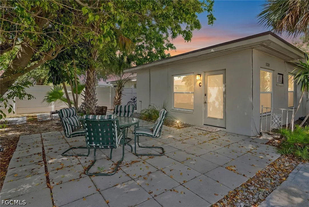 1 bed, 1.0 bath, 430 sqft, $1,395 — Photo 1