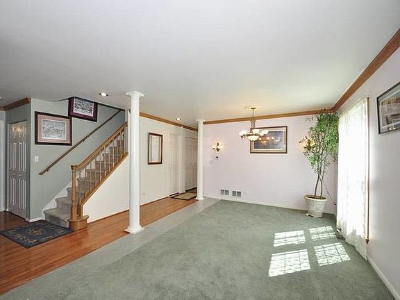 2nd image of 3326 Hampshire Ln