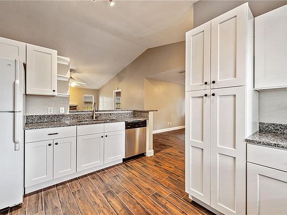 4th image of 3520 Erie Ct