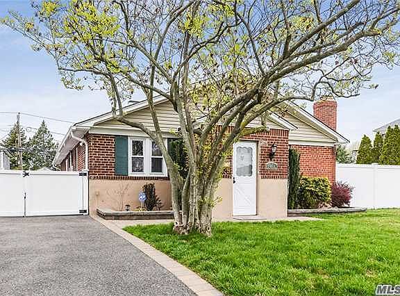2nd image of 2498 Balsam Ave