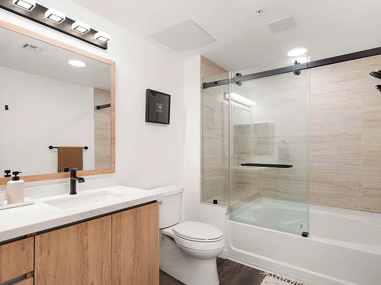 Eddy Redondo Residences — Photo 62