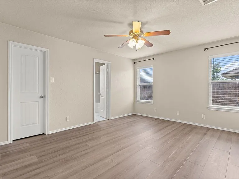 4703 Stonehaven Dr — Photo 19