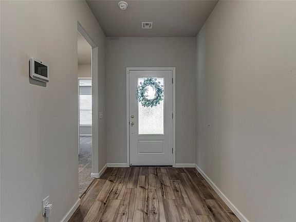 3rd image of 1717 Amaranth Ln