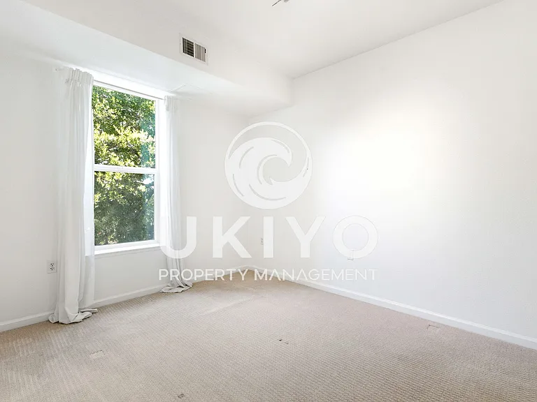 655 12th St #218 — Photo 21