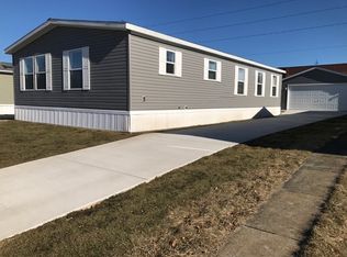 822 S 11th St, Dekalb, IL 60115