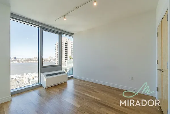 Rented by Mirador Real Estate | media 98