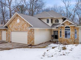 S7668 High Point Dr, Merrimac, WI 53561