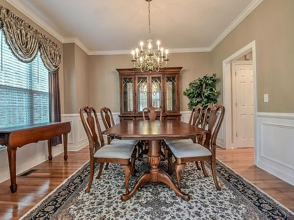 2759WaterpointeCirDiningRoom