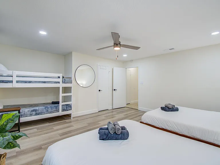 16906 Barcelona Dr — Photo 7