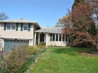 619 Thornhill Dr, Lafayette Hill, PA 19444