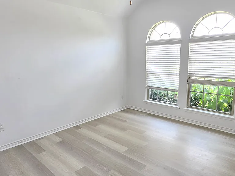 2625 Hillrich Dr — Photo 9