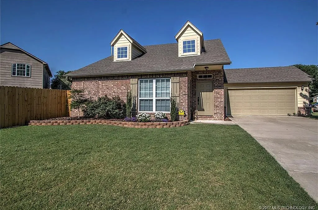 3 bed, 2.5 bath, 1700 sqft, $2,000 — Photo 1
