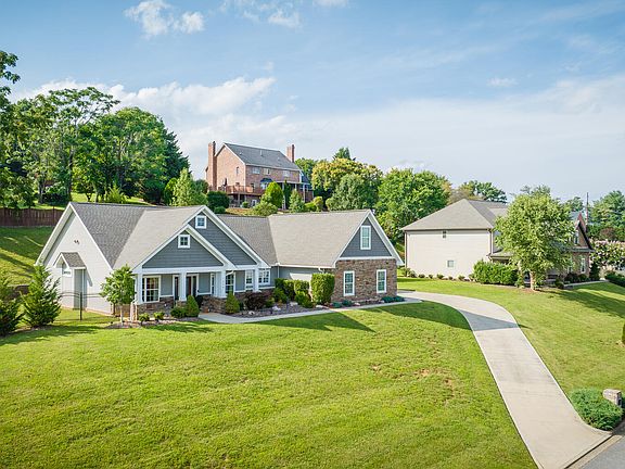 4th image of 1064 Broad Leaf Dr