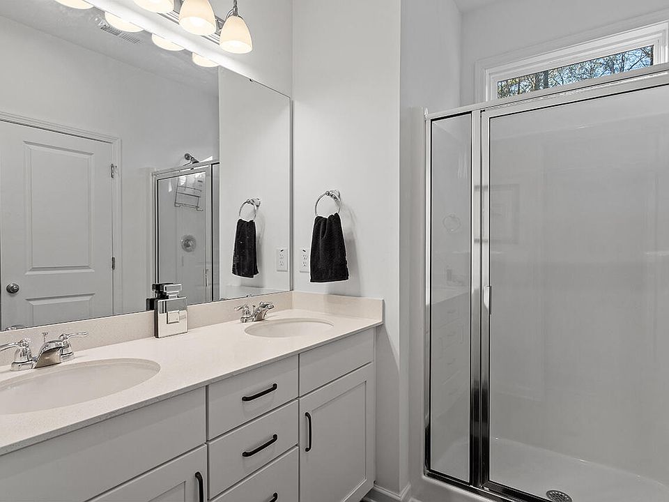 1st image of 810 Star Ridge Dr