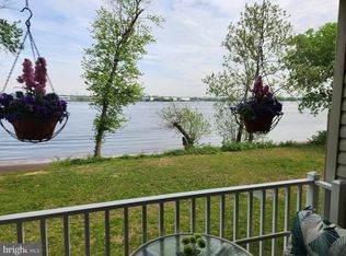5201 Riverfront Dr, Palmyra, NJ 08065