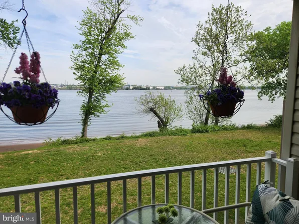 5201 Riverfront Dr, Palmyra, NJ 08065