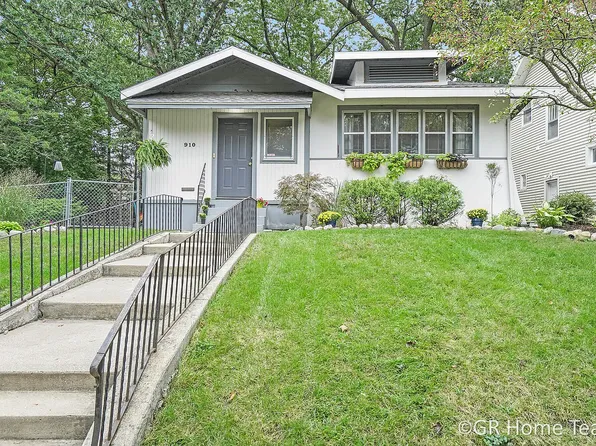 910 Calvin Ave SE, Grand Rapids, MI 49506