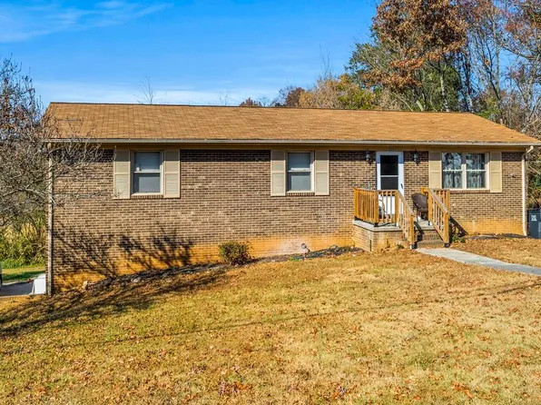 225 Penn Dr #B, Maryville, TN 37803