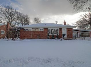 1081 Hampton Rd, Mount Clemens, MI 48043