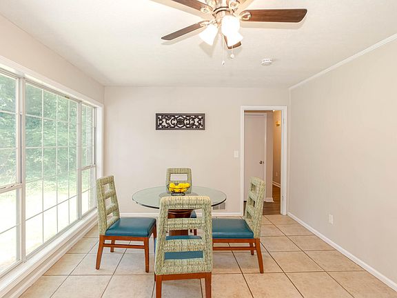 2nd image of 3959 Wedgewood Dr #3