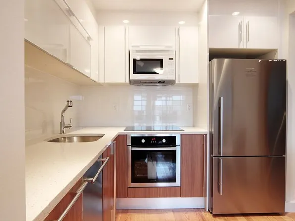 31-35 31st St #408, Astoria, NY 11106