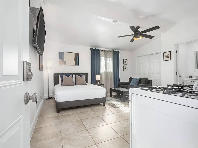136 W Sierra Ave #2 — Photo 5