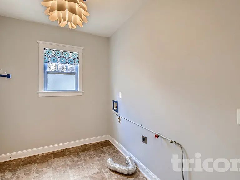 1519 Peak Ct — Photo 7