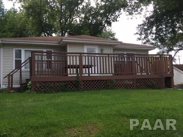 2302 Tazewell Rd, Pekin, IL 61554