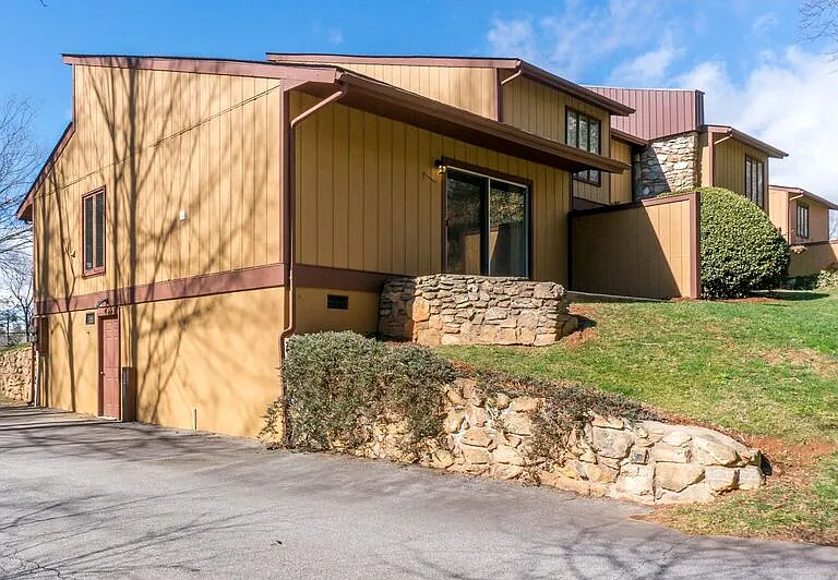 137 Colony Dr — Photo 1