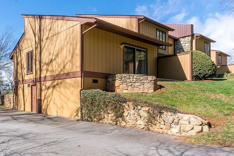 137 Colony Dr