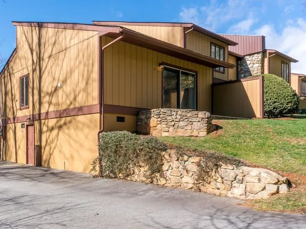 137 Colony Dr, Arden, NC 28704