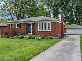 20320 Martin Rd, Saint Clair Shores, MI 48081