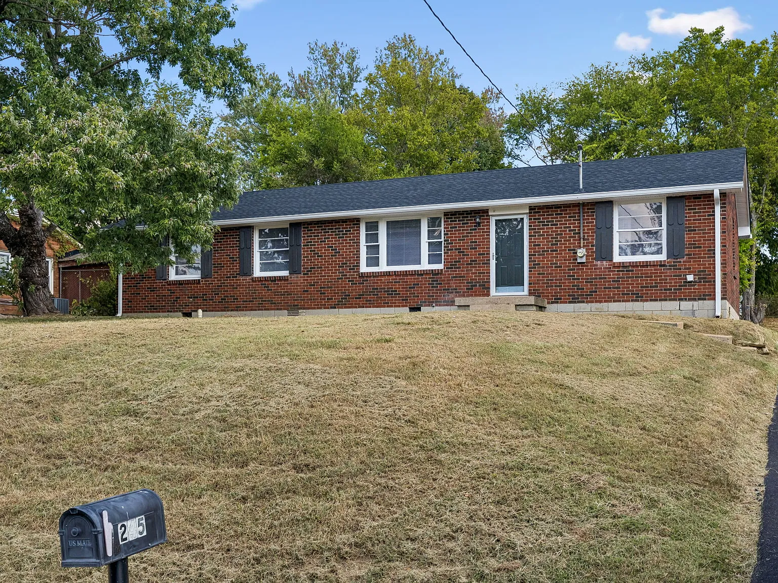 4 bed, $2,495 — Photo 1