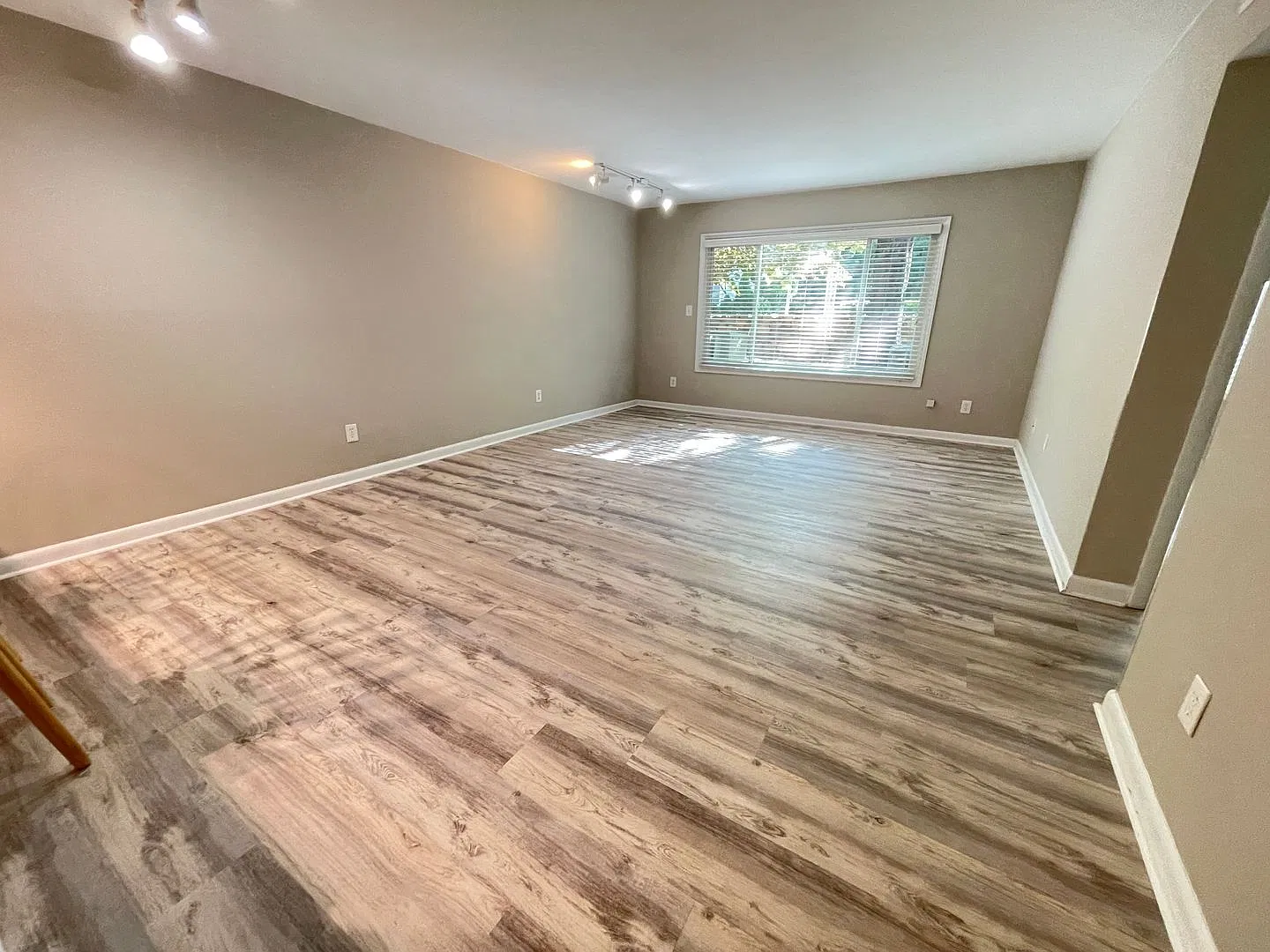 Awesome location walking distance to UNC, 2br w/ updates in Chancellor Square — Photo 2