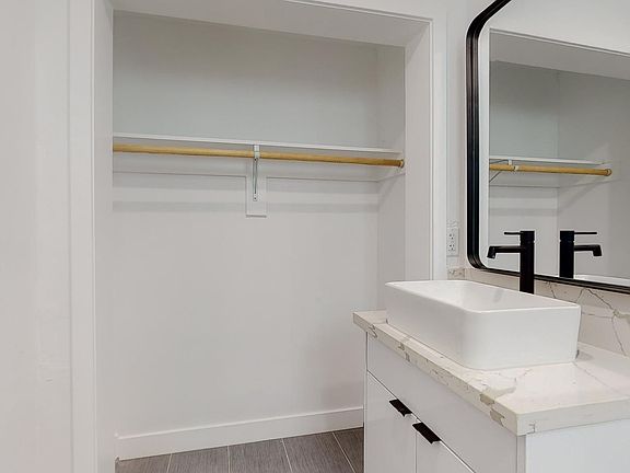 4th image of 234 1/2 N Burlington Ave #234.500