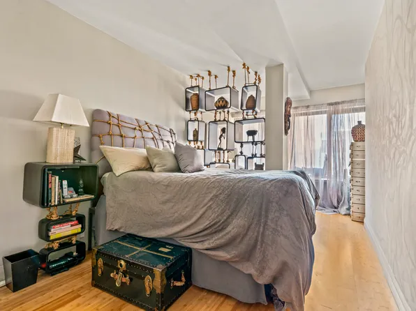 529 West 42nd Street image 13 of 17